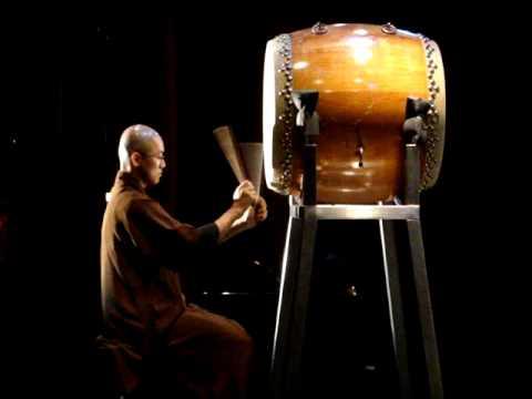 Buddhist Drumming (đánh trống)