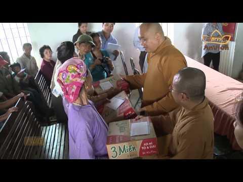 Quỹ từ thiện Đạo Phật Ngày Nay tặng quà cho đồng bào miền Trung trong bão số 10