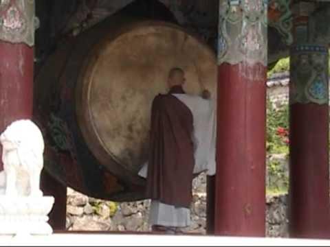 Haiensa Temple - South Korea (nhạc đánh trống rất hay)